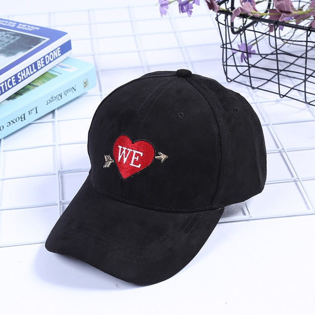 Stylish Baseball Caps Embroidery Snapback Hip Hop Cap Men Women Adjustable Trucker Hat Unisex Heart Shape Letter Print Dad Hat