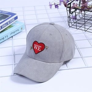 Stylish Baseball Caps Embroidery Snapback Hip Hop Cap Men Women Adjustable Trucker Hat Unisex Heart Shape Letter Print Dad Hat